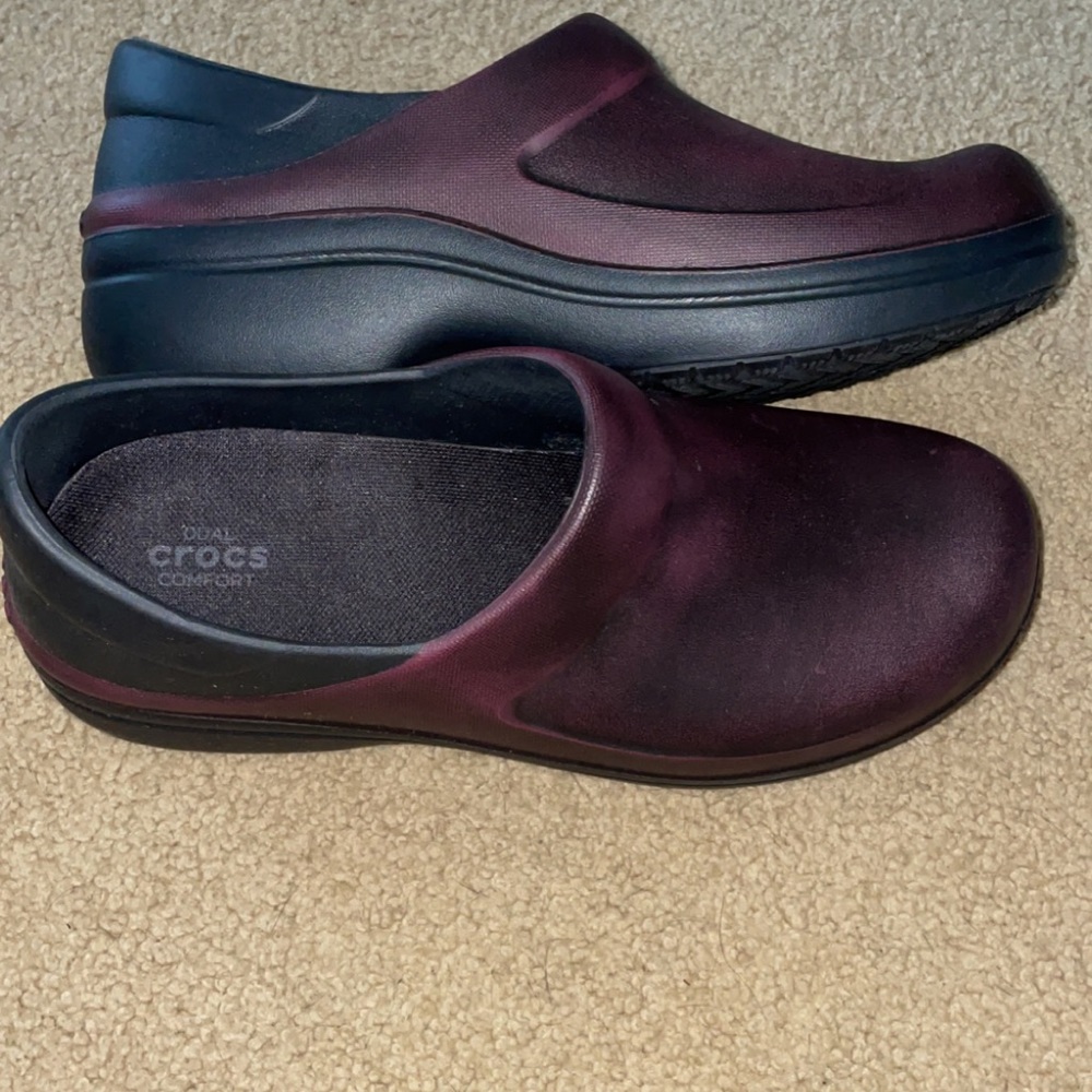 Crocs size 9